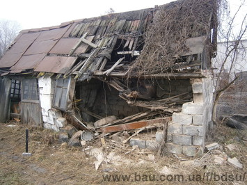 Демонтаж вручну старих приватних будинків і господарських будівель