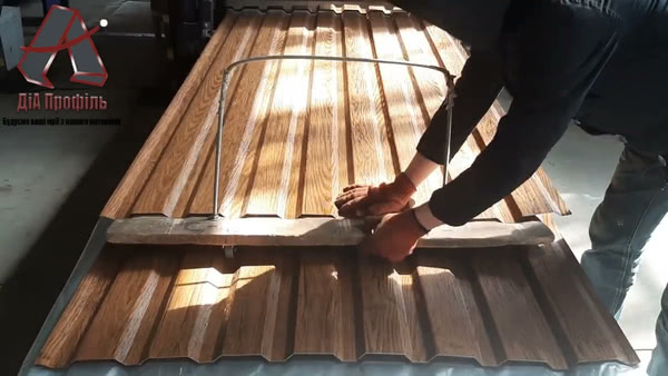 Прокат Профнастилу під Дерево Золотий Дуб 3Д Прокат Профнастилу під Дерево Золотий Дуб 3Д