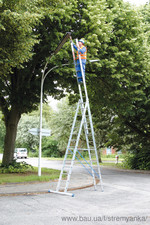 Трьохсекційна драбина KRAUSE Stabilo 3x14 в дії &mdash; STREMYANKA