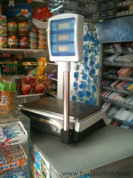 Весы торговые со стойкой