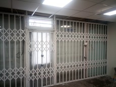 Розсувні решітки в магазини