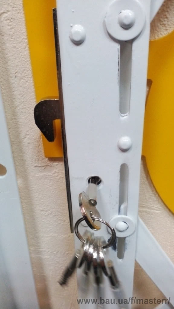 Розсувні решітки з врізними замками