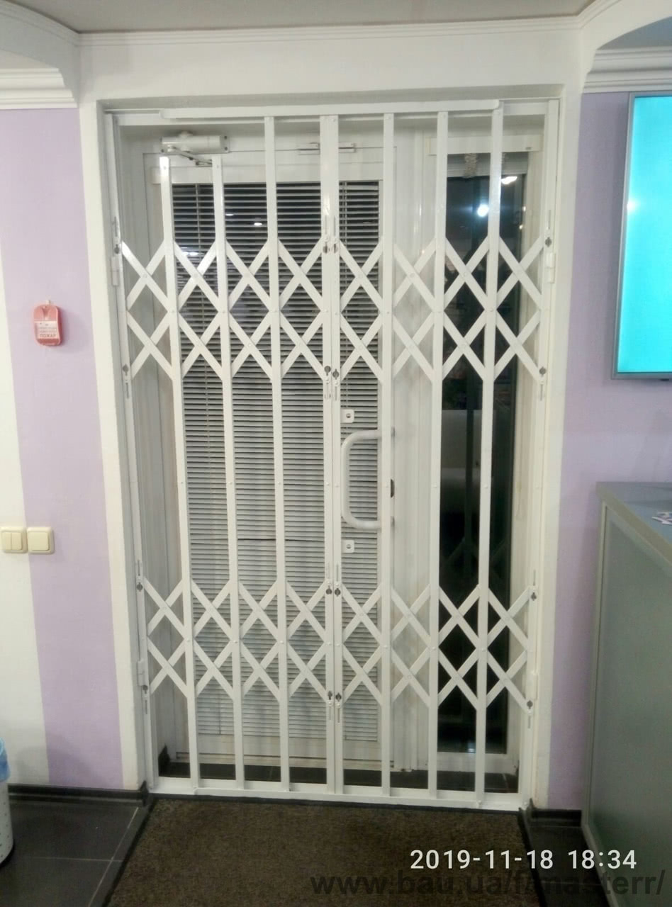 Розсувні решітки на двері