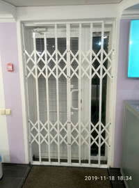 Розсувні решітки на двері