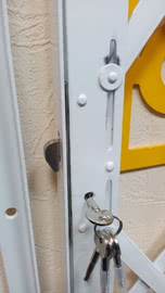 Розсувні решітки з врізним замком з тягами