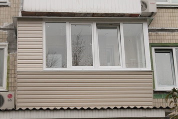 Остекление балкона в Хрущевке: цена профильной системы Rehau