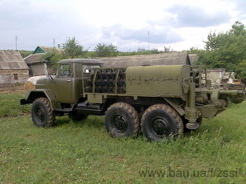 Бурова установка БГМ на базі ЗІЛ 131 для буріння горизонтальних, вертикальних і похилих свердловин 150 і 300 мм на глибину до 30м в різних грунтах при цивільному будівництві під буронабивні палі, воду і пр. У комплекті 20м шнек 150мм. Конверт