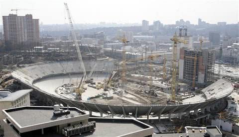 У півторакілометровій зоні НСК `Олімпійський` до Євро-2012 планують замініті дорожнє покриття