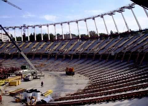 На дах київського стадіону підтягнуть ванти, вагою 765 тонн