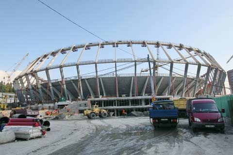 НСК `Олімпійський` почали оздоблювати гранітними плитами