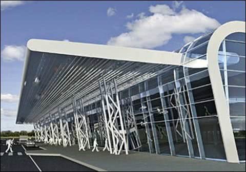 У Львівському аеропорту монтують фасад нового терміналу