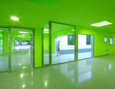 Нову частина іспанської школи зробили яскраво зеленої