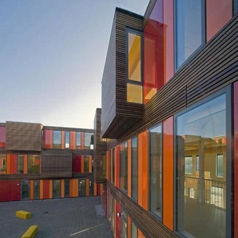 В Амстердамі завершена дерев`яно-алюмінієва модульна школа