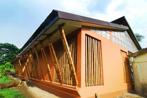 На Філіппінах побудована школа повністю з бамбука