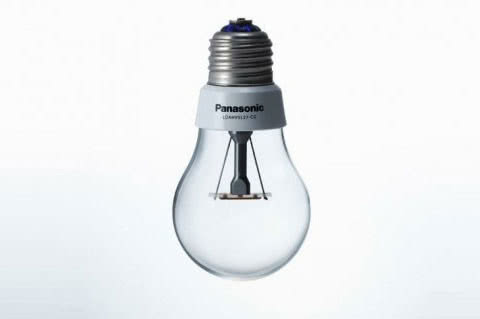 Panasonic представила світлодіодну лампу, яка виглядає як лампа розжарювання