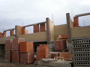 Стены из кирпича. Плиты перекрытия 8 нагрузки. &mdash; Арена-Строй