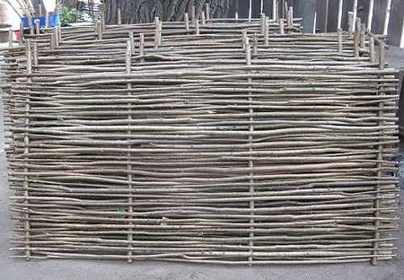 Плетение заборов из лозы