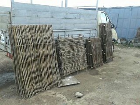 Декоративный забор из лозы