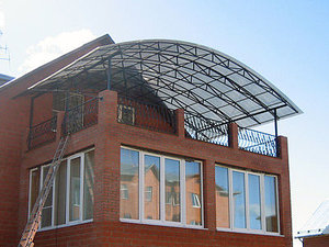 Поликарбонатные листы. Прозрачная кровля. — ЄВРОБУД ІНВЕСТ Поликарбонатные листы. Прозрачная кровля. — ЄВРОБУД ІНВЕСТ