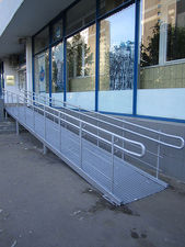 Металлические пандусы, перила, поручни. &mdash; Форт