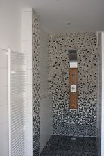 Галечная бело-серо-угольная градиентная мозаика &mdash; КАМНЕПАД