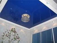 Натяжные потолки в зале. &mdash; КОРНЕСТ