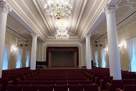 Оформление театров, кинозалов, актовых и конференц-залов.