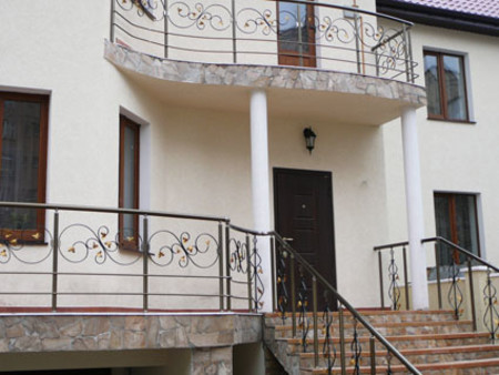 алюминиевые ограждения с элементами ковки