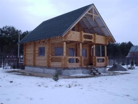 Строительство деревянных домов из оцилиндрованного бревна собственного производства разного диаметра.