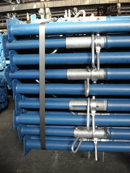 стойки опалубки окрашенные