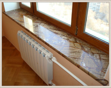 Подоконник из мрамора.