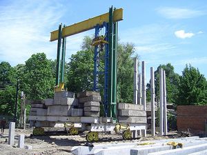 Вдавливание свай установкой УВ-150 &mdash; ФУНДАМЕНТСПЕЦБУД