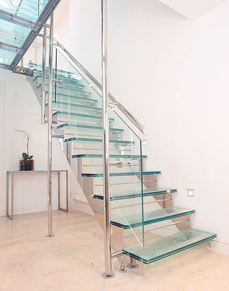 лестницы из нержавеющей стали и стекла