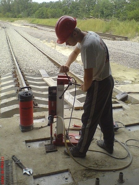Буріння отворів для влаштування анкерів