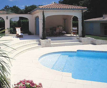 Брусчатка под старину, бордюры и ступени не нагреваются на солнце