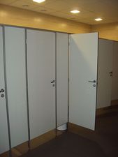 Сантехнические перегородки &mdash; Скай Констракшн