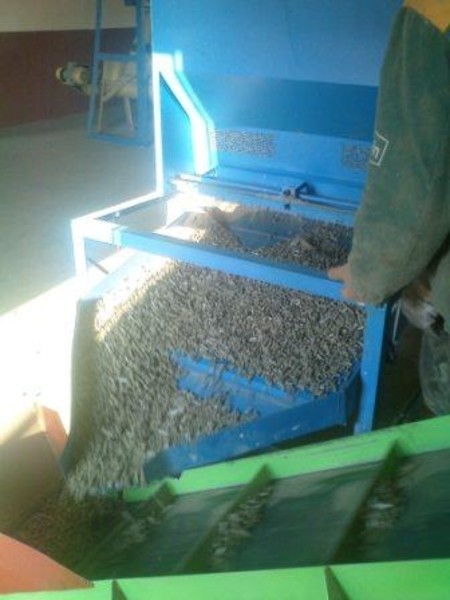 Стол отсева гранул