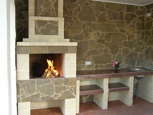 барбекю на летней кухне — Вогонь і камінь барбекю на летней кухне — Вогонь і камінь