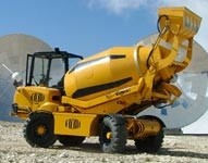 Мобільний бетонозмішувач FIORI DB 350S з самозавантаженням, продуктивність 14куб.м/час бетону